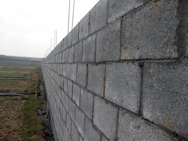 Xây tường rào bằng gạch block tiết kiệm chi phí 1